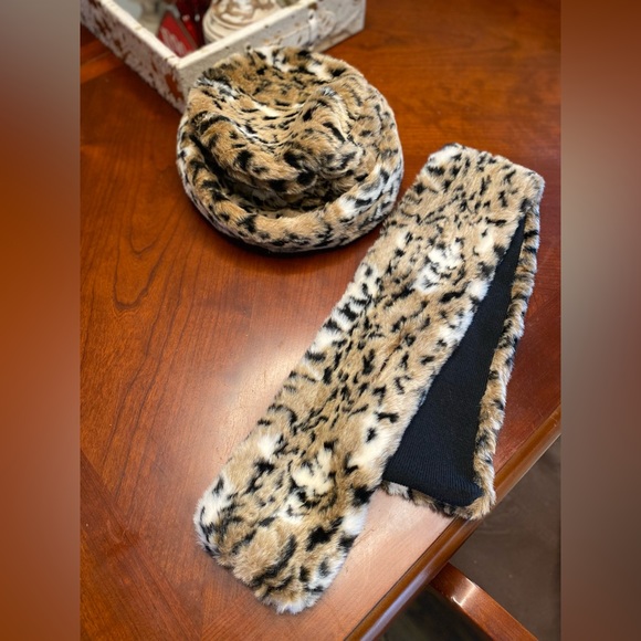 Preston & York cheetah hat and scarf - Picture 2 of 12
